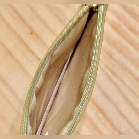 Jimmy Choo, NWT, Parfums Mini Gold Sparkling Glitter Credit Card or Coin Pouch. - Picture 4 of 6